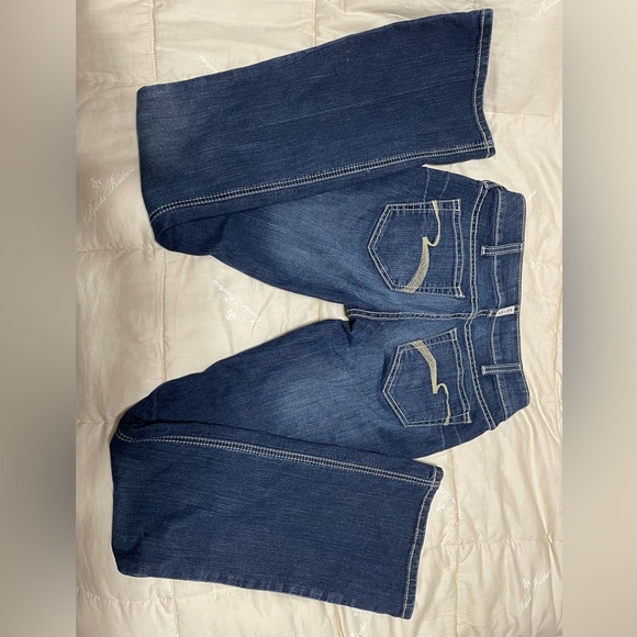Woman’s Ariat mid rise boot cut jeans - Picture 2 of 4